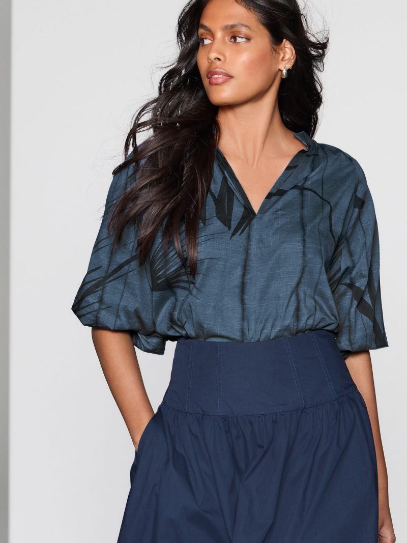 LXH82370 Blue Print Volume Sleeve V-Neck Blouse