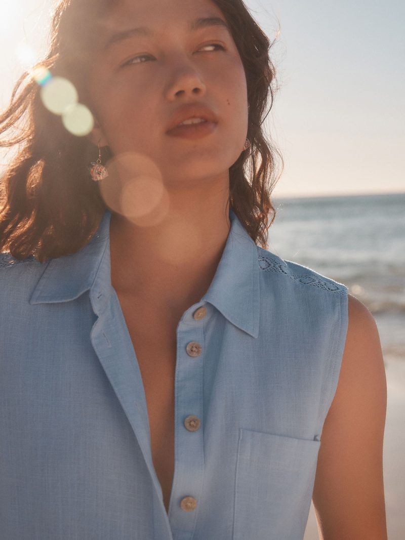LXH82367 Light Blue Sleeveless Shirt With Linen - Image 3